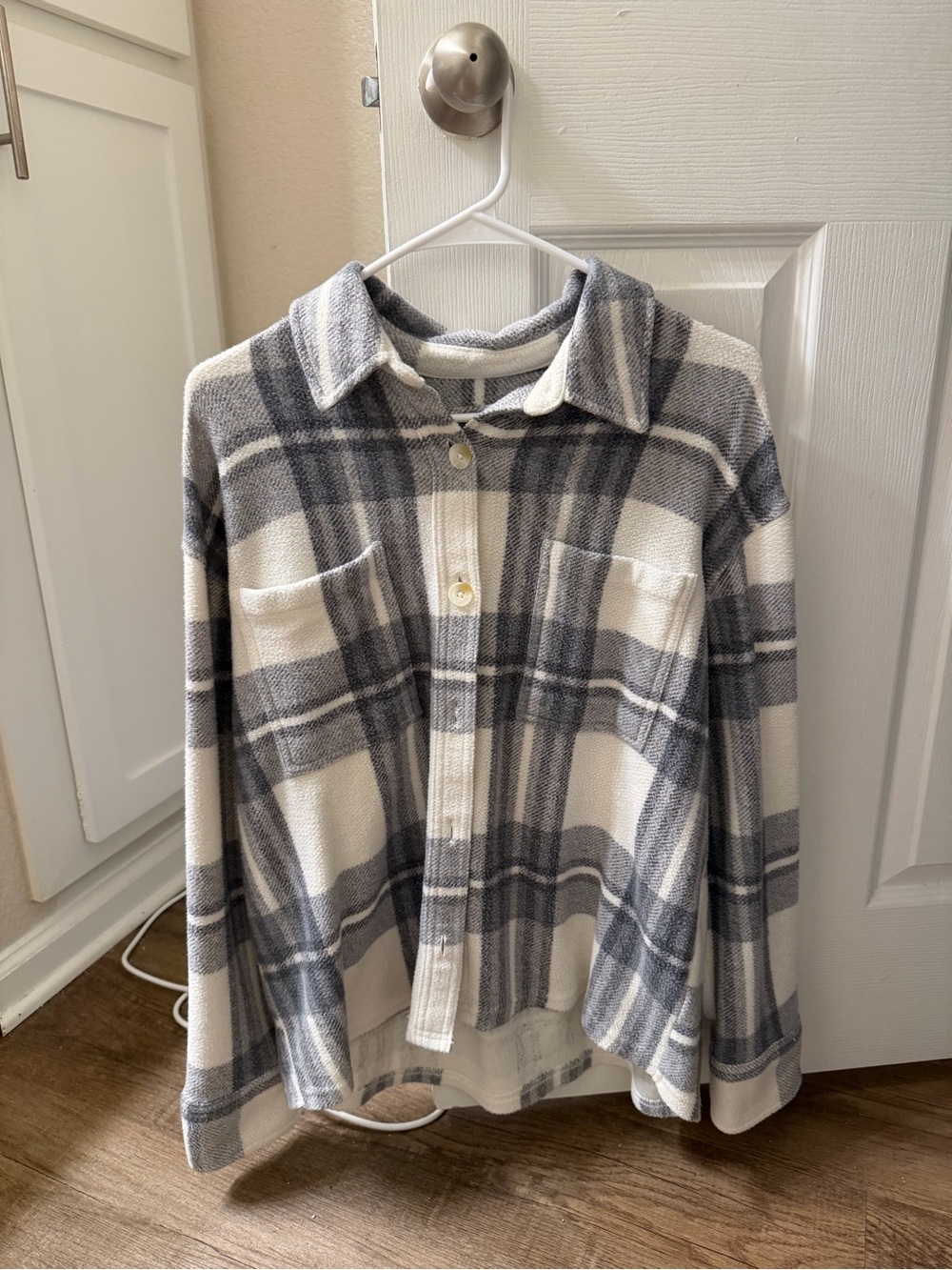 American Eagle Gray and White Plaid/ Flannel Button-Up Shirt